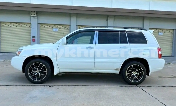 Buy Used Toyota Highlander White Car in Cheom Ksan in Preah Vihear Province Buy Used Toyota Highlander White Car in Cheom Ksan in Preah Vihear Province