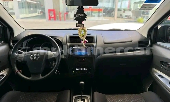 Acheter Occasion Voiture Toyota Avanza Blanc à Cheom Ksan, Preah Vihear Province Acheter Occasion Voiture Toyota Avanza Blanc à Cheom Ksan, Preah Vihear Province