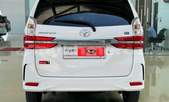 Acheter Occasion Voiture Toyota Avanza Blanc à Cheom Ksan, Preah Vihear Province Acheter Occasion Voiture Toyota Avanza Blanc à Cheom Ksan, Preah Vihear Province
