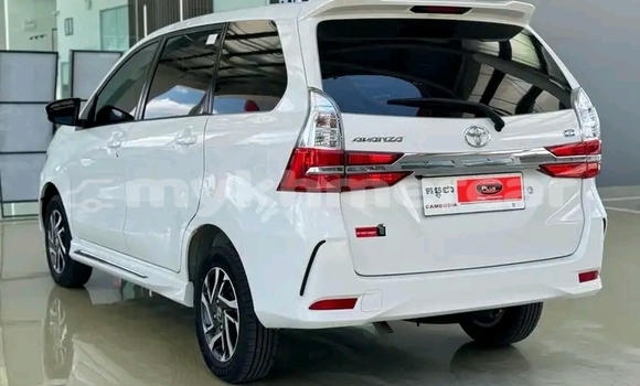 Acheter Occasion Voiture Toyota Avanza Blanc à Cheom Ksan, Preah Vihear Province Acheter Occasion Voiture Toyota Avanza Blanc à Cheom Ksan, Preah Vihear Province