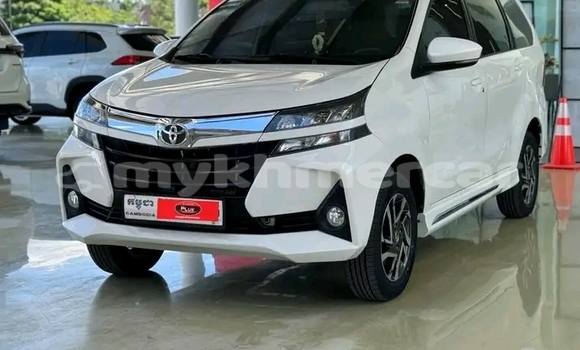 Acheter Occasion Voiture Toyota Avanza Blanc à Cheom Ksan, Preah Vihear Province Acheter Occasion Voiture Toyota Avanza Blanc à Cheom Ksan, Preah Vihear Province