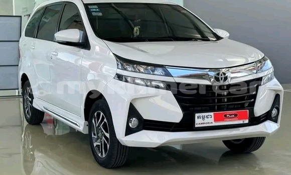 Acheter Occasion Voiture Toyota Avanza Blanc à Cheom Ksan, Preah Vihear Province Acheter Occasion Voiture Toyota Avanza Blanc à Cheom Ksan, Preah Vihear Province