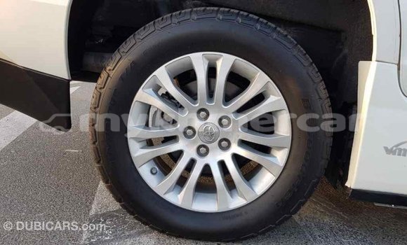 Acheter Import Voiture Toyota Sienna Blanc à Import - Dubai, Kampot Province Acheter Import Voiture Toyota Sienna Blanc à Import - Dubai, Kampot Province