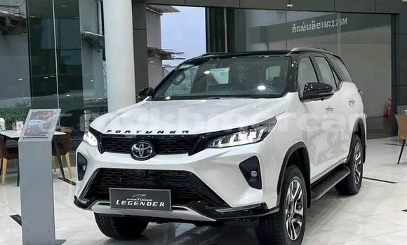 Acheter Occasion Voiture Toyota Fortuner Blanc à Khemarak Phoumin, Koh Kong Province Acheter Occasion Voiture Toyota Fortuner Blanc à Khemarak Phoumin, Koh Kong Province
