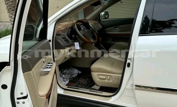 Buy Used Lexus RX 330 White Car in Cheom Ksan in Preah Vihear Province Buy Used Lexus RX 330 White Car in Cheom Ksan in Preah Vihear Province