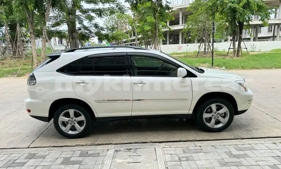 Buy Used Lexus RX 330 White Car in Cheom Ksan in Preah Vihear Province Buy Used Lexus RX 330 White Car in Cheom Ksan in Preah Vihear Province