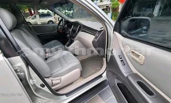 Buy Used Toyota Highlander Other Car in Khŭm Sráng in Kampong Speu Province Buy Used Toyota Highlander Other Car in Khŭm Sráng in Kampong Speu Province