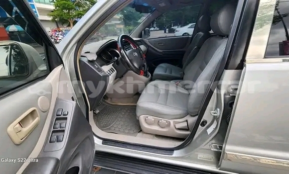 Buy Used Toyota Highlander Other Car in Khŭm Sráng in Kampong Speu Province Buy Used Toyota Highlander Other Car in Khŭm Sráng in Kampong Speu Province