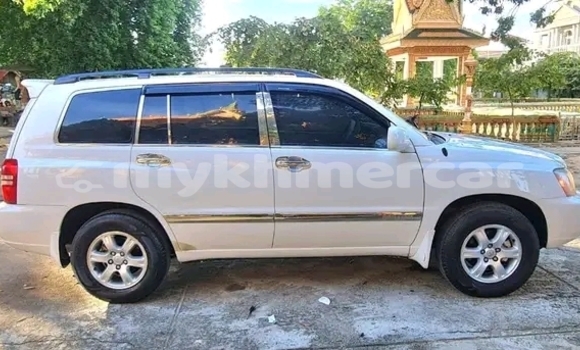 Buy Used Toyota Highlander White Car in Khŭm Sráng in Kampong Speu Province Buy Used Toyota Highlander White Car in Khŭm Sráng in Kampong Speu Province