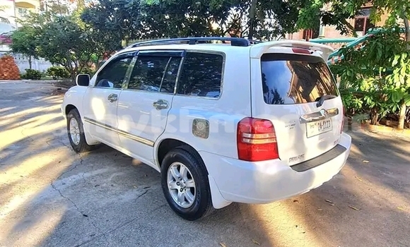 Buy Used Toyota Highlander White Car in Khŭm Sráng in Kampong Speu Province Buy Used Toyota Highlander White Car in Khŭm Sráng in Kampong Speu Province