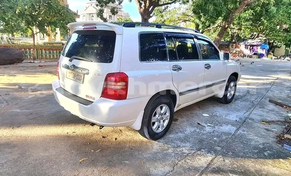 Buy Used Toyota Highlander White Car in Khŭm Sráng in Kampong Speu Province Buy Used Toyota Highlander White Car in Khŭm Sráng in Kampong Speu Province