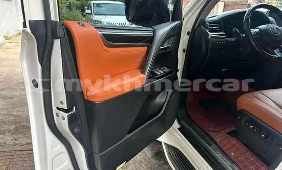 Buy Used Lexus LX 570 White Car in KhΕm SrΓ‘ng in Kampong Speu Province Buy Used Lexus LX 570 White Car in KhΕm SrΓ‘ng in Kampong Speu Province