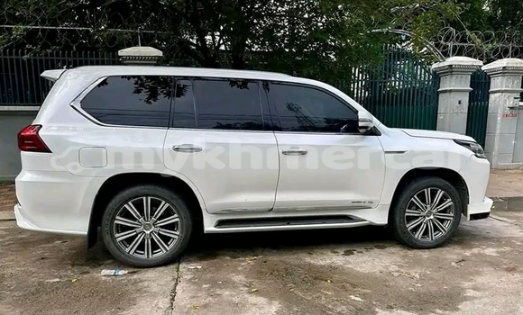 Buy Used Lexus LX 570 White Car in KhΕm SrΓ‘ng in Kampong Speu Province Buy Used Lexus LX 570 White Car in KhΕm SrΓ‘ng in Kampong Speu Province