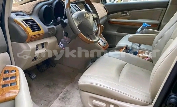 Buy Used Lexus RX 330 White Car in Cheom Ksan in Preah Vihear Province Buy Used Lexus RX 330 White Car in Cheom Ksan in Preah Vihear Province