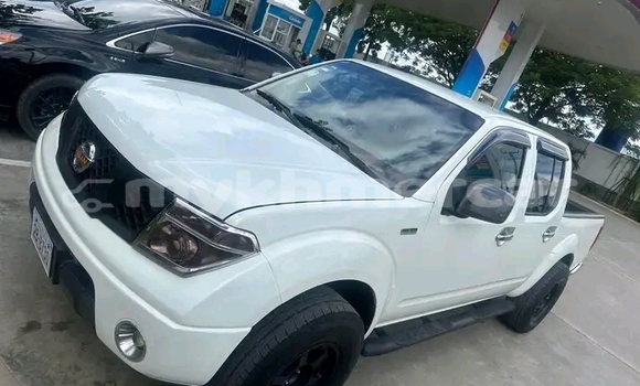 Buy Used Nissan Navara White Car in Kampong Chhnang in Kampong Chhnang Province Buy Used Nissan Navara White Car in Kampong Chhnang in Kampong Chhnang Province