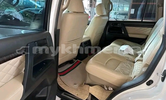 Buy Used Toyota Highlander White Car in KhΕm SrΓ‘ng in Kampong Speu Province Buy Used Toyota Highlander White Car in KhΕm SrΓ‘ng in Kampong Speu Province