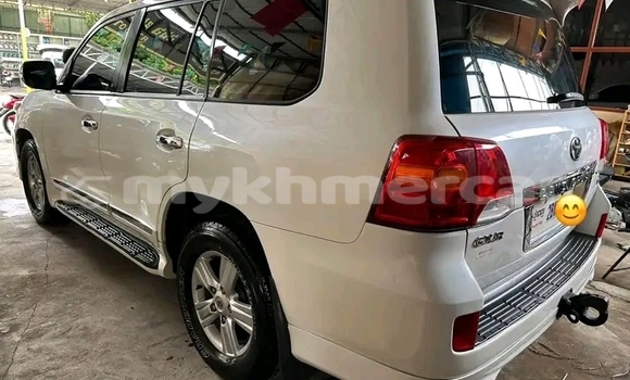 Buy Used Toyota Highlander White Car in KhΕm SrΓ‘ng in Kampong Speu Province Buy Used Toyota Highlander White Car in KhΕm SrΓ‘ng in Kampong Speu Province