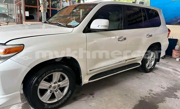 Buy Used Toyota Highlander White Car in KhΕm SrΓ‘ng in Kampong Speu Province Buy Used Toyota Highlander White Car in KhΕm SrΓ‘ng in Kampong Speu Province