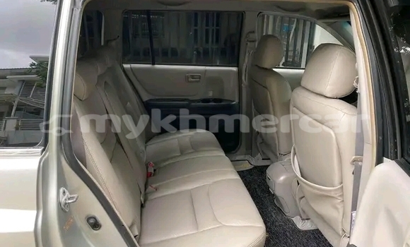 Buy Used Toyota Highlander Other Car in Cheom Ksan in Preah Vihear Province Buy Used Toyota Highlander Other Car in Cheom Ksan in Preah Vihear Province