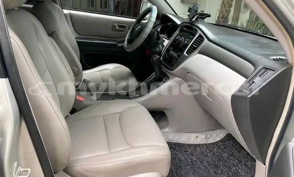 Buy Used Toyota Highlander Other Car in Cheom Ksan in Preah Vihear Province Buy Used Toyota Highlander Other Car in Cheom Ksan in Preah Vihear Province