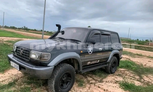 Buy Used Toyota Land Cruiser Black Car in Cheom Ksan in Preah Vihear Province Buy Used Toyota Land Cruiser Black Car in Cheom Ksan in Preah Vihear Province