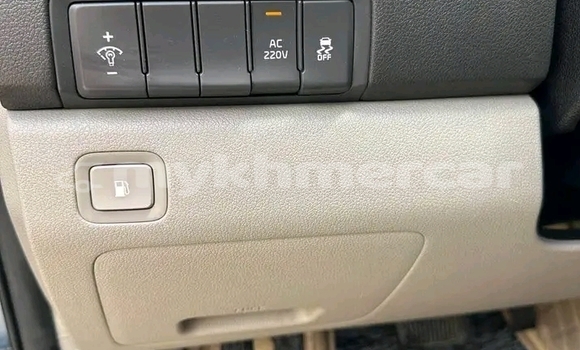 Buy Used Kia Carnival Other Car in Chbar Mon in Kampong Speu Province Buy Used Kia Carnival Other Car in Chbar Mon in Kampong Speu Province