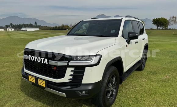 Buy Used Toyota Land Cruiser White Car in Phnom Penh in Phnom Penh Buy Used Toyota Land Cruiser White Car in Phnom Penh in Phnom Penh