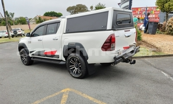 Buy Used Toyota Hilux White Car in Phnom Penh in Phnom Penh Buy Used Toyota Hilux White Car in Phnom Penh in Phnom Penh