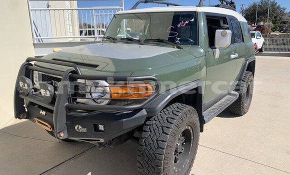 Buy Used Toyota FJ Cruiser Green Car in Phnom Penh in Phnom Penh Buy Used Toyota FJ Cruiser Green Car in Phnom Penh in Phnom Penh