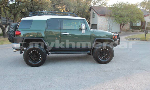 Buy Used Toyota FJ Cruiser Green Car in Phnom Penh in Phnom Penh Buy Used Toyota FJ Cruiser Green Car in Phnom Penh in Phnom Penh