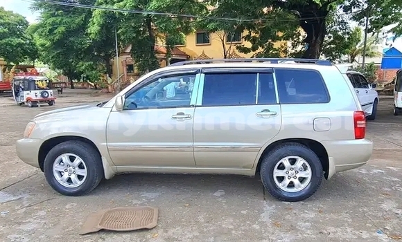Acheter Occasion Voiture Toyota Highlander Autre à Cheom Ksan, Preah Vihear Province Acheter Occasion Voiture Toyota Highlander Autre à Cheom Ksan, Preah Vihear Province