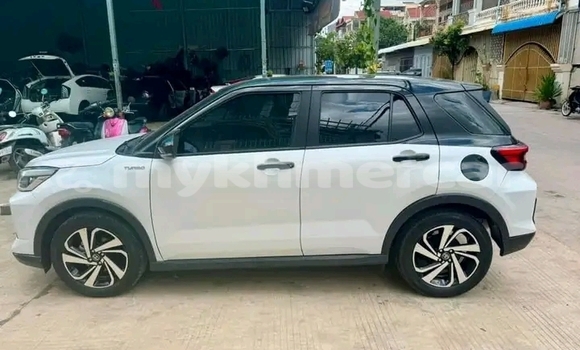 Acheter Occasion Voiture Nissan Rogue Blanc à Cheom Ksan, Preah Vihear Province Acheter Occasion Voiture Nissan Rogue Blanc à Cheom Ksan, Preah Vihear Province