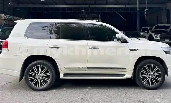 Acheter Occasion Voiture Toyota Land Cruiser Blanc à Phnom Srok, Banteay Meanchey Province Acheter Occasion Voiture Toyota Land Cruiser Blanc à Phnom Srok, Banteay Meanchey Province