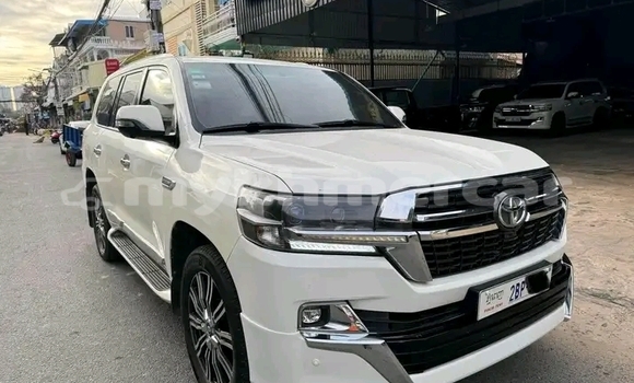 Acheter Occasion Voiture Toyota Land Cruiser Blanc à Phnom Srok, Banteay Meanchey Province Acheter Occasion Voiture Toyota Land Cruiser Blanc à Phnom Srok, Banteay Meanchey Province