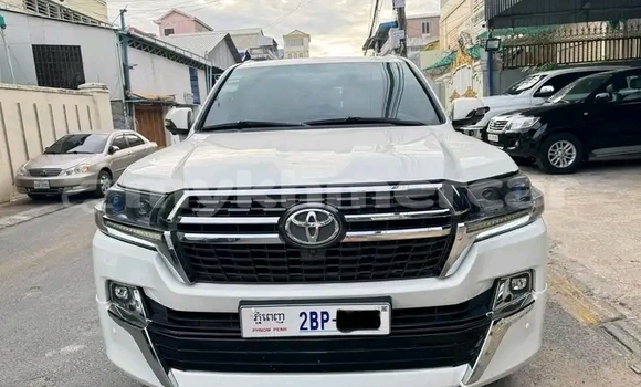 Acheter Occasion Voiture Toyota Land Cruiser Blanc à Phnom Srok, Banteay Meanchey Province Acheter Occasion Voiture Toyota Land Cruiser Blanc à Phnom Srok, Banteay Meanchey Province