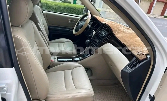 Buy Used Toyota Highlander White Car in Mongkol Borey in Banteay Meanchey Province Buy Used Toyota Highlander White Car in Mongkol Borey in Banteay Meanchey Province