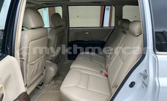Buy Used Toyota Highlander White Car in Mongkol Borey in Banteay Meanchey Province Buy Used Toyota Highlander White Car in Mongkol Borey in Banteay Meanchey Province