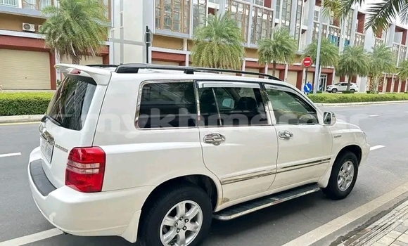 Buy Used Toyota Highlander White Car in Mongkol Borey in Banteay Meanchey Province Buy Used Toyota Highlander White Car in Mongkol Borey in Banteay Meanchey Province