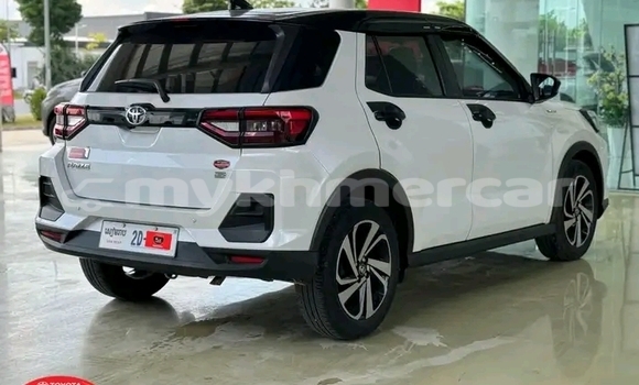 Acheter Occasion Voiture Toyota Ractis Blanc à Mongkol Borey, Banteay Meanchey Province Acheter Occasion Voiture Toyota Ractis Blanc à Mongkol Borey, Banteay Meanchey Province