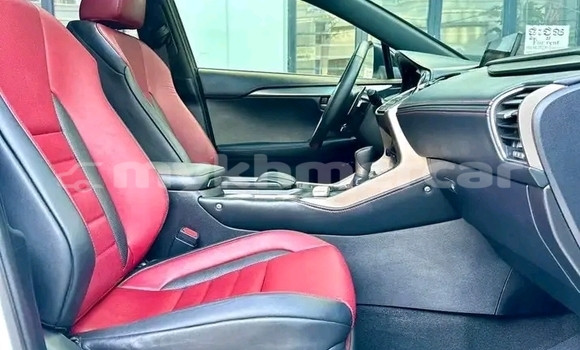 Acheter Occasion Voiture Lexus NX Blanc à Moung Ruessei, Battambang Province Acheter Occasion Voiture Lexus NX Blanc à Moung Ruessei, Battambang Province