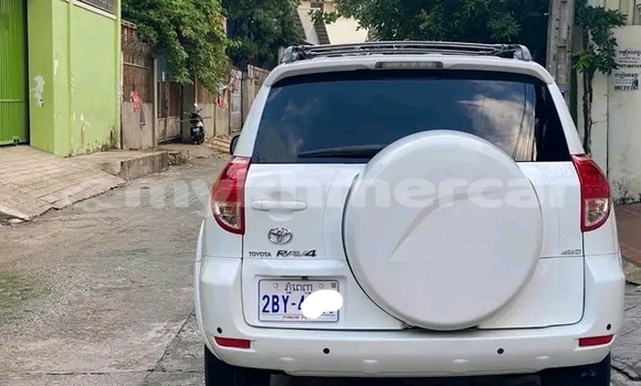 Acheter Occasion Voiture Toyota RAV4 Blanc à Neak Leung, Prey Veng Province Acheter Occasion Voiture Toyota RAV4 Blanc à Neak Leung, Prey Veng Province