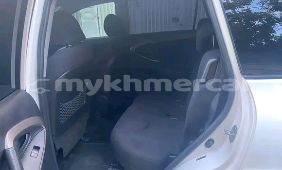 Acheter Occasion Voiture Toyota RAV4 Blanc à Neak Leung, Prey Veng Province Acheter Occasion Voiture Toyota RAV4 Blanc à Neak Leung, Prey Veng Province