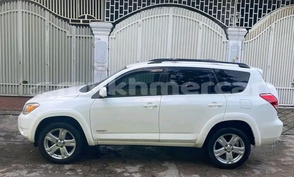 Acheter Occasion Voiture Toyota RAV4 Blanc à Neak Leung, Prey Veng Province Acheter Occasion Voiture Toyota RAV4 Blanc à Neak Leung, Prey Veng Province