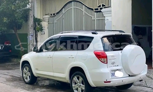 Acheter Occasion Voiture Toyota RAV4 Blanc à Neak Leung, Prey Veng Province Acheter Occasion Voiture Toyota RAV4 Blanc à Neak Leung, Prey Veng Province
