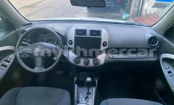 Acheter Occasion Voiture Toyota RAV4 Blanc à Neak Leung, Prey Veng Province Acheter Occasion Voiture Toyota RAV4 Blanc à Neak Leung, Prey Veng Province