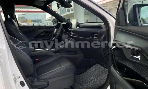 Acheter Occasion Voiture Toyota Yaris Blanc à Kratié, Kratie Province Acheter Occasion Voiture Toyota Yaris Blanc à Kratié, Kratie Province