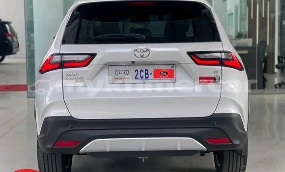 Acheter Occasion Voiture Toyota Yaris Blanc à Kratié, Kratie Province Acheter Occasion Voiture Toyota Yaris Blanc à Kratié, Kratie Province