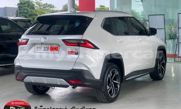 Acheter Occasion Voiture Toyota Yaris Blanc à Kratié, Kratie Province Acheter Occasion Voiture Toyota Yaris Blanc à Kratié, Kratie Province