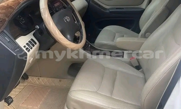 Acheter Occasion Voiture Toyota Highlander Autre à Cheom Ksan, Preah Vihear Province Acheter Occasion Voiture Toyota Highlander Autre à Cheom Ksan, Preah Vihear Province