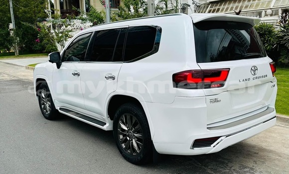 Buy Used Toyota Land Cruiser White Car in Phnom Penh in Phnom Penh Buy Used Toyota Land Cruiser White Car in Phnom Penh in Phnom Penh